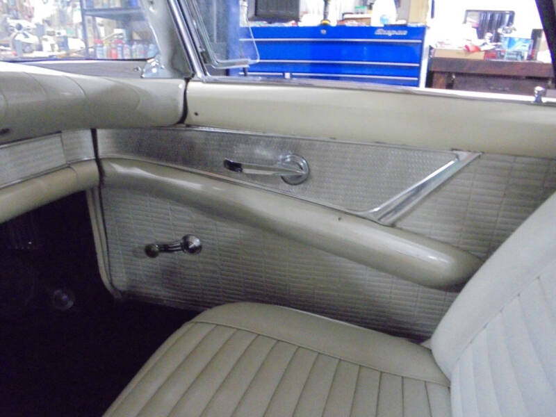 1957 Ford Thunderbird