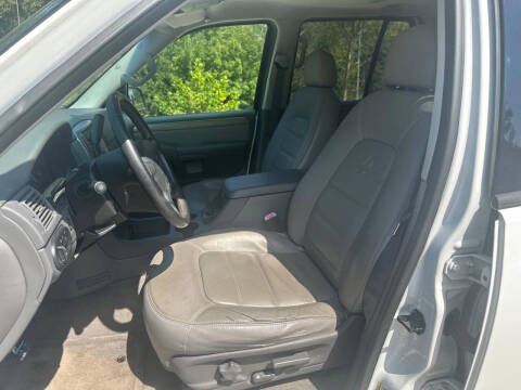 2004 Ford Explorer XLT