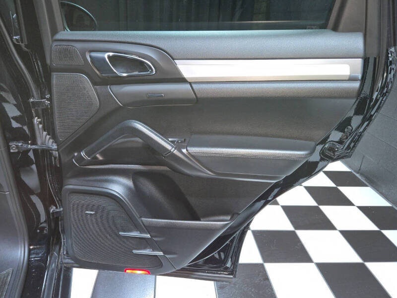 2013 Porsche Cayenne GTS