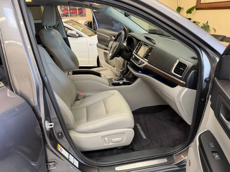 2016 Toyota Highlander Limited Platinum