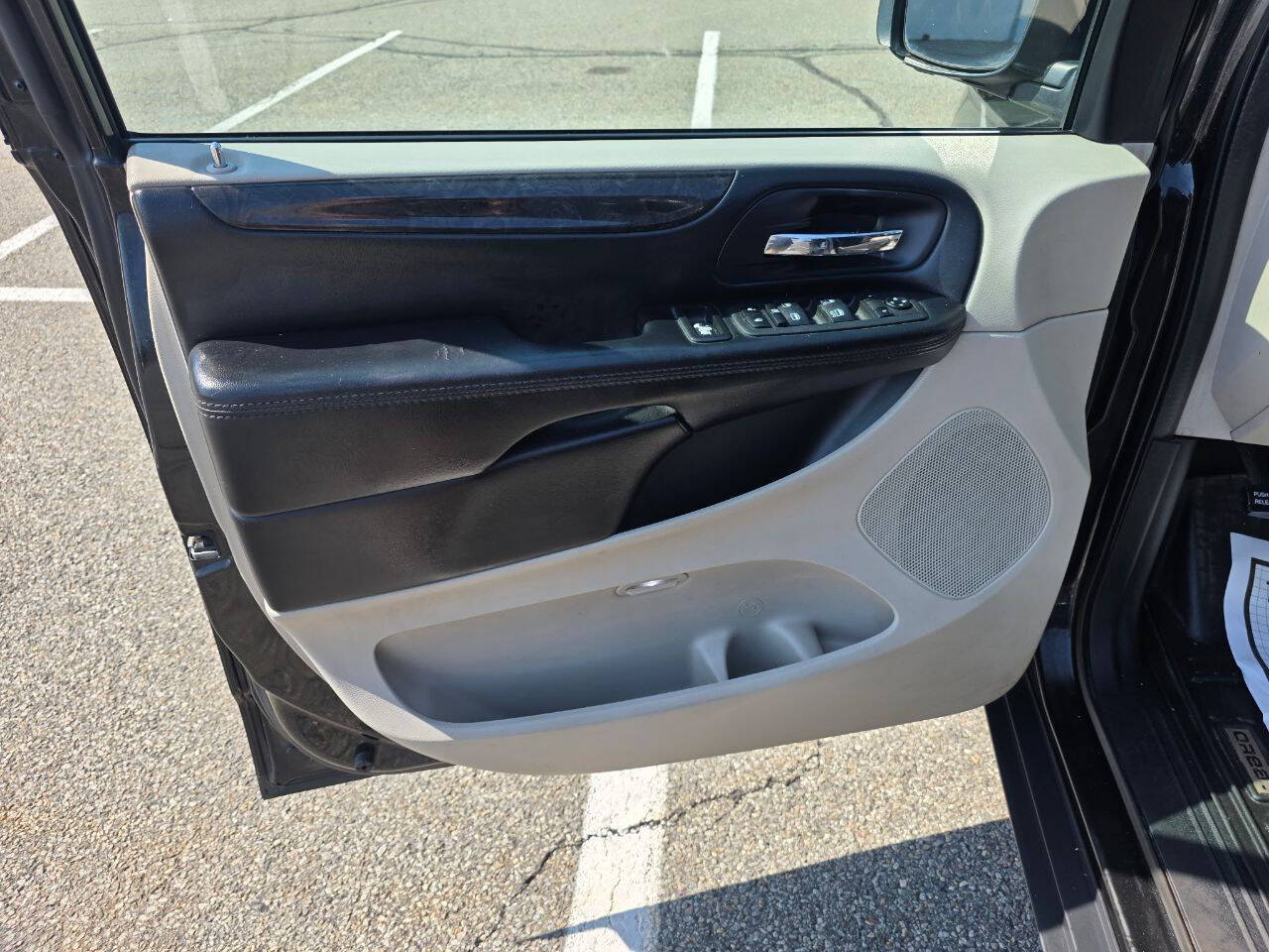 Black 2016 Dodge Grand Caravan SXT SXT 4dr Mini-Van 11