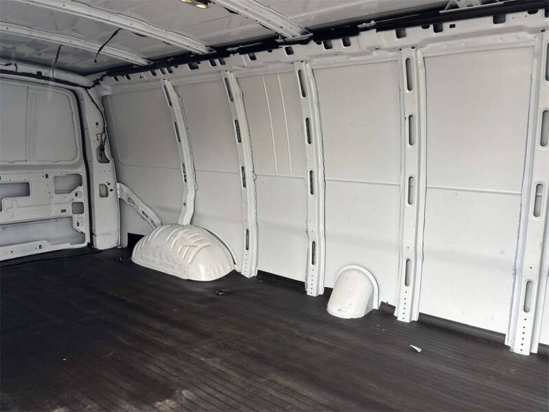 2023 Chevrolet Express 2500