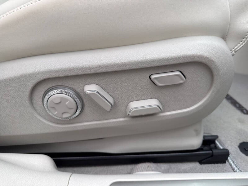 2024 Genesis GV60 Standard