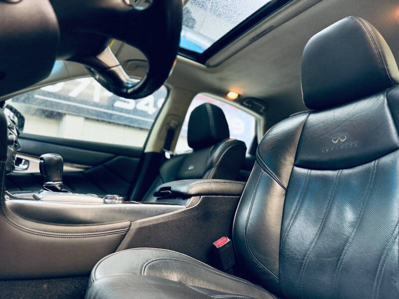 2012 Infiniti M56 x