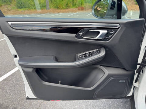 2023 Porsche Macan T