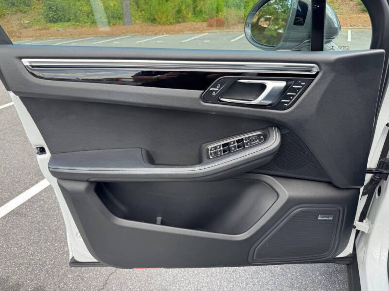 2023 Porsche Macan T