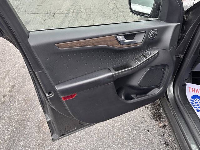 2020 Ford Escape Hybrid Titanium