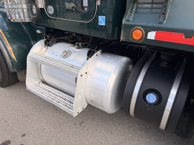 2013 Peterbilt Tri/A 367 8x4