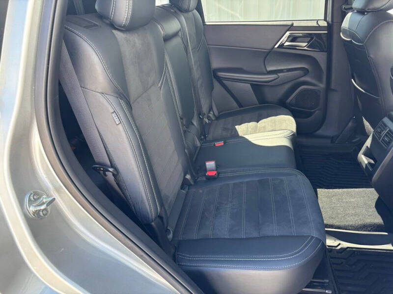 2024 Mitsubishi Outlander SE