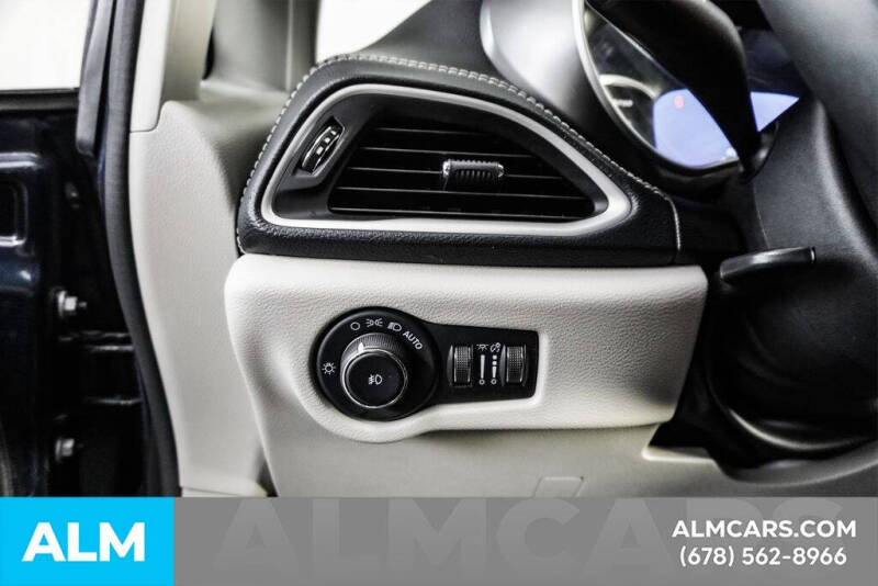 2024 Chrysler Pacifica Plug-In Hybrid Select