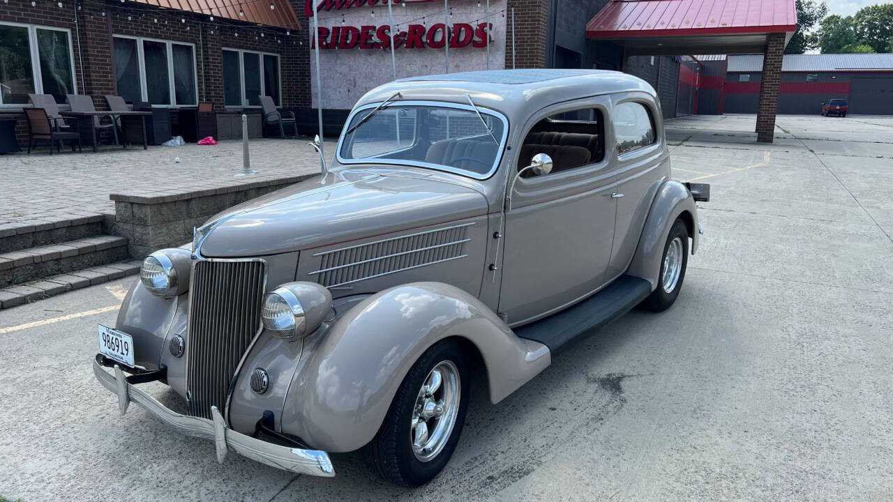 1936 Ford Custom 27