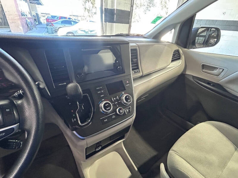 2017 Toyota Sienna L 7-Passenger