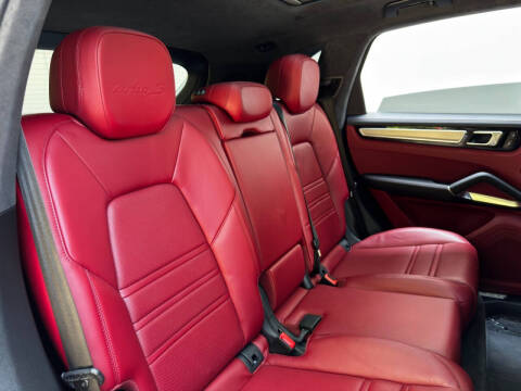 2022 Porsche Cayenne Turbo S E-Hybrid