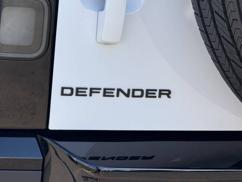 2026 Land Rover Defender 110 P300 S