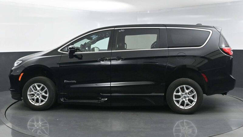 2024 Chrysler Pacifica Touring