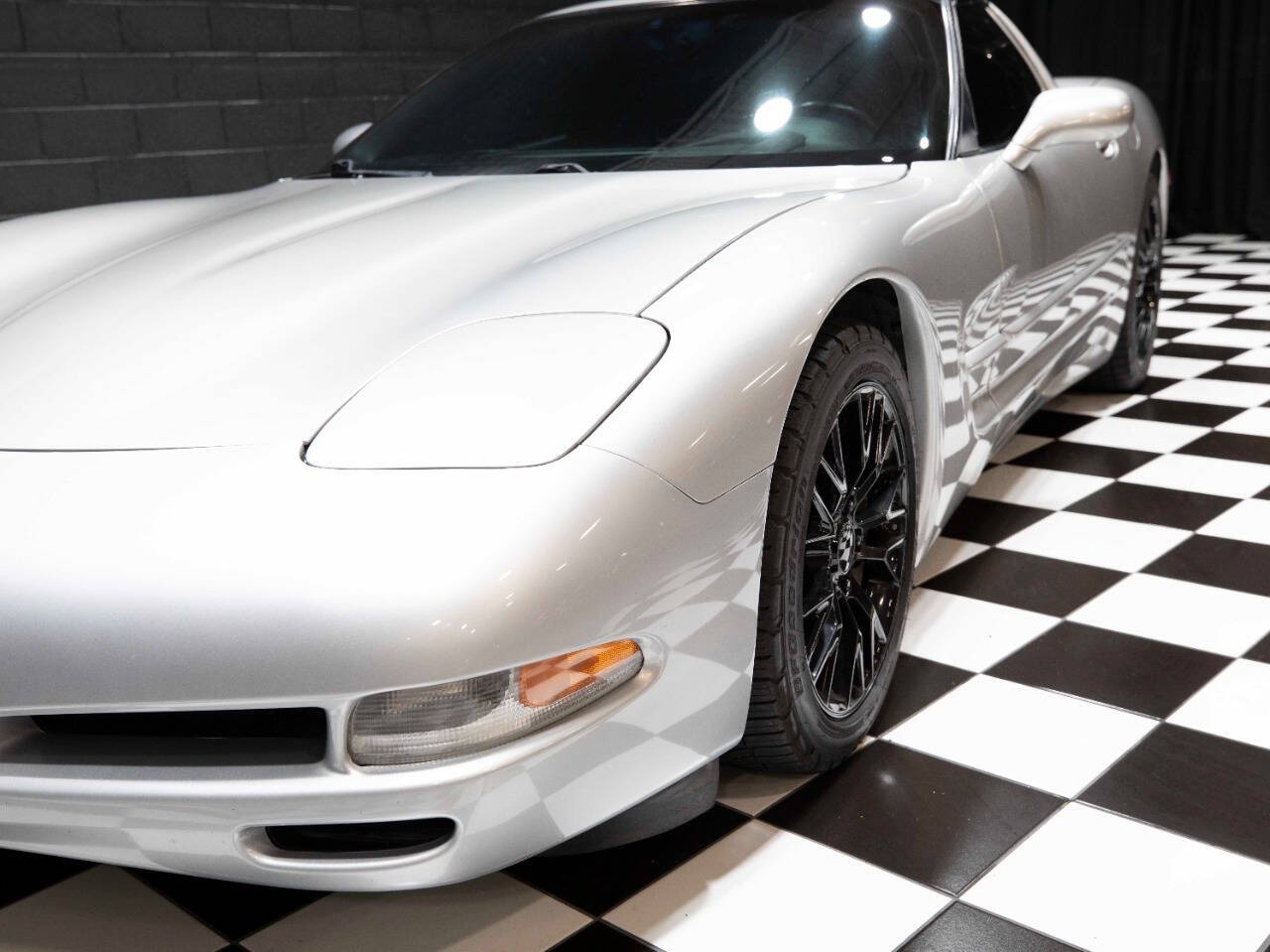 2004 Chevrolet Corvette 10