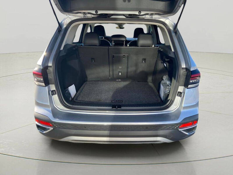 2025 Volkswagen Taos SE 4Motion