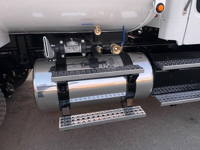 2018 Freightliner M2 112