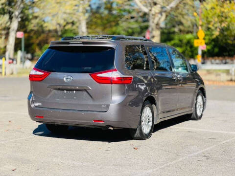 2016 Toyota Sienna XLE 8-Passenger