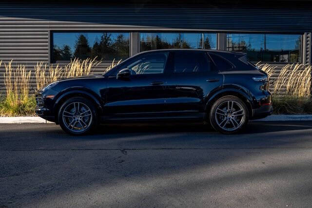 2023 Porsche Cayenne Platinum Edition