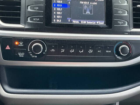 2019 Toyota Highlander LE