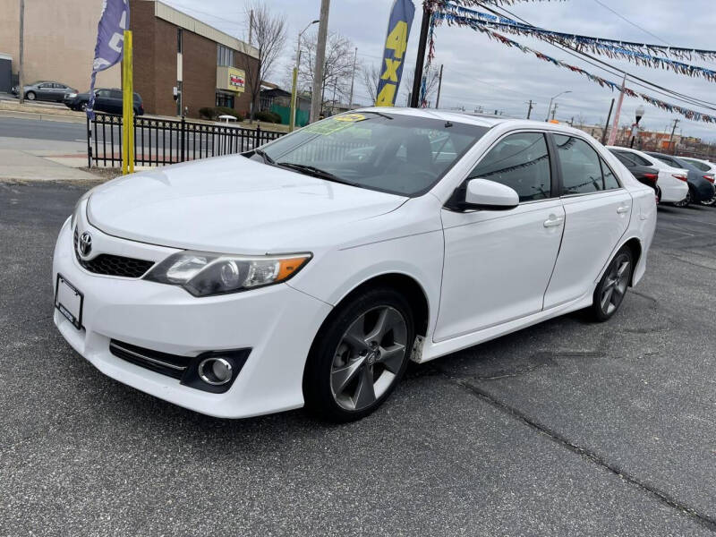 2014 Toyota Camry SE photo 4