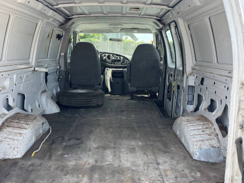 2003 Ford E-Series E-150 Base