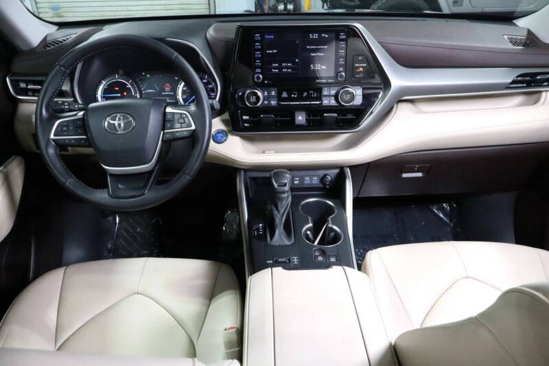 2022 Toyota Highlander Hybrid XLE
