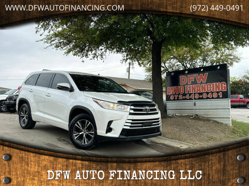 2018 Toyota Highlander LE's photo