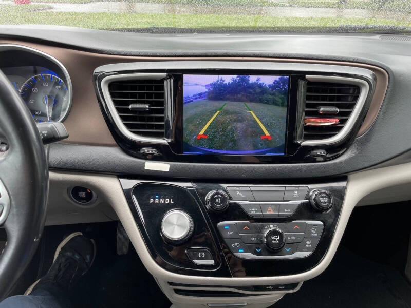 2017 Chrysler Pacifica Touring-L