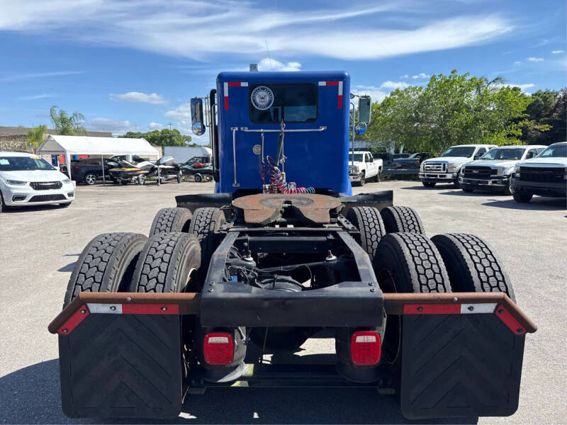 2004 Peterbilt 330