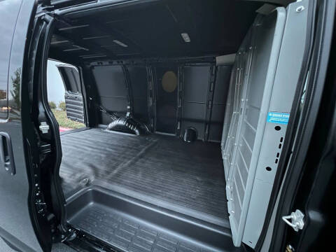 2023 GMC Savana 2500