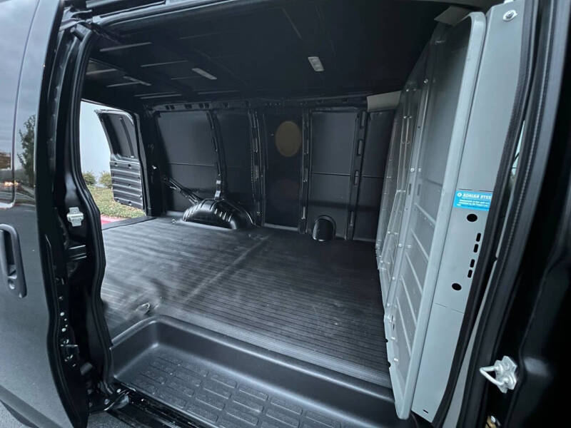 2023 GMC Savana 2500