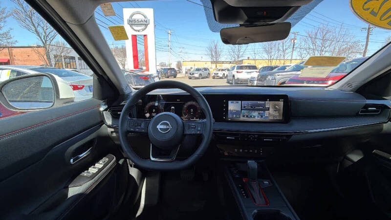 2025 Nissan Kicks SR