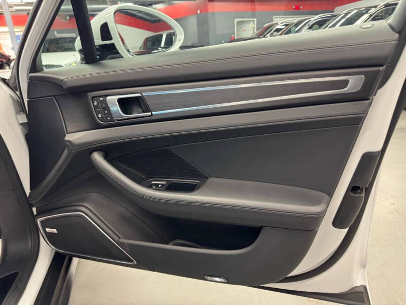 2023 Porsche Panamera 4 E-Hybrid Platinum Edition