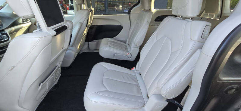 2017 Chrysler Pacifica Touring-L Plus