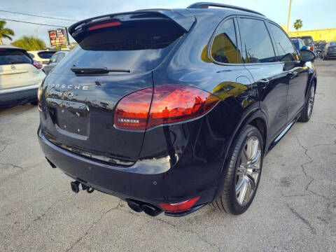 2014 Porsche Cayenne GTS