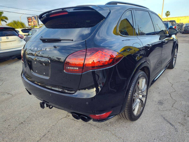2014 Porsche Cayenne GTS