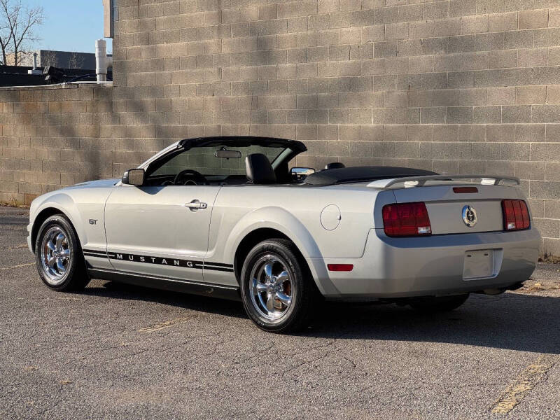 2005 Ford Mustang V6 Deluxe
