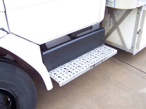 2002 Freightliner FL70