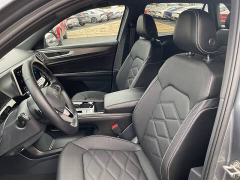 2025 Volkswagen Atlas Cross Sport SE 4Motion