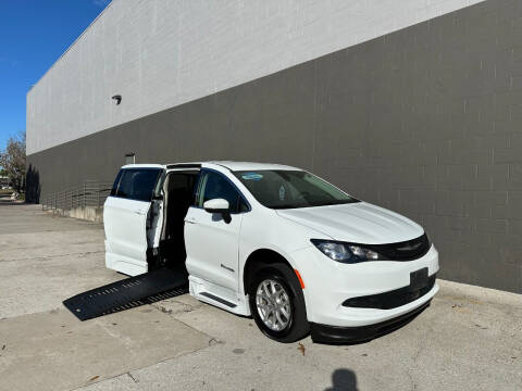 2022 Chrysler Voyager LX