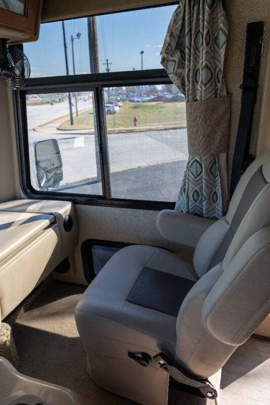 2017 Thor Motor Coach WINDSPORT 34F