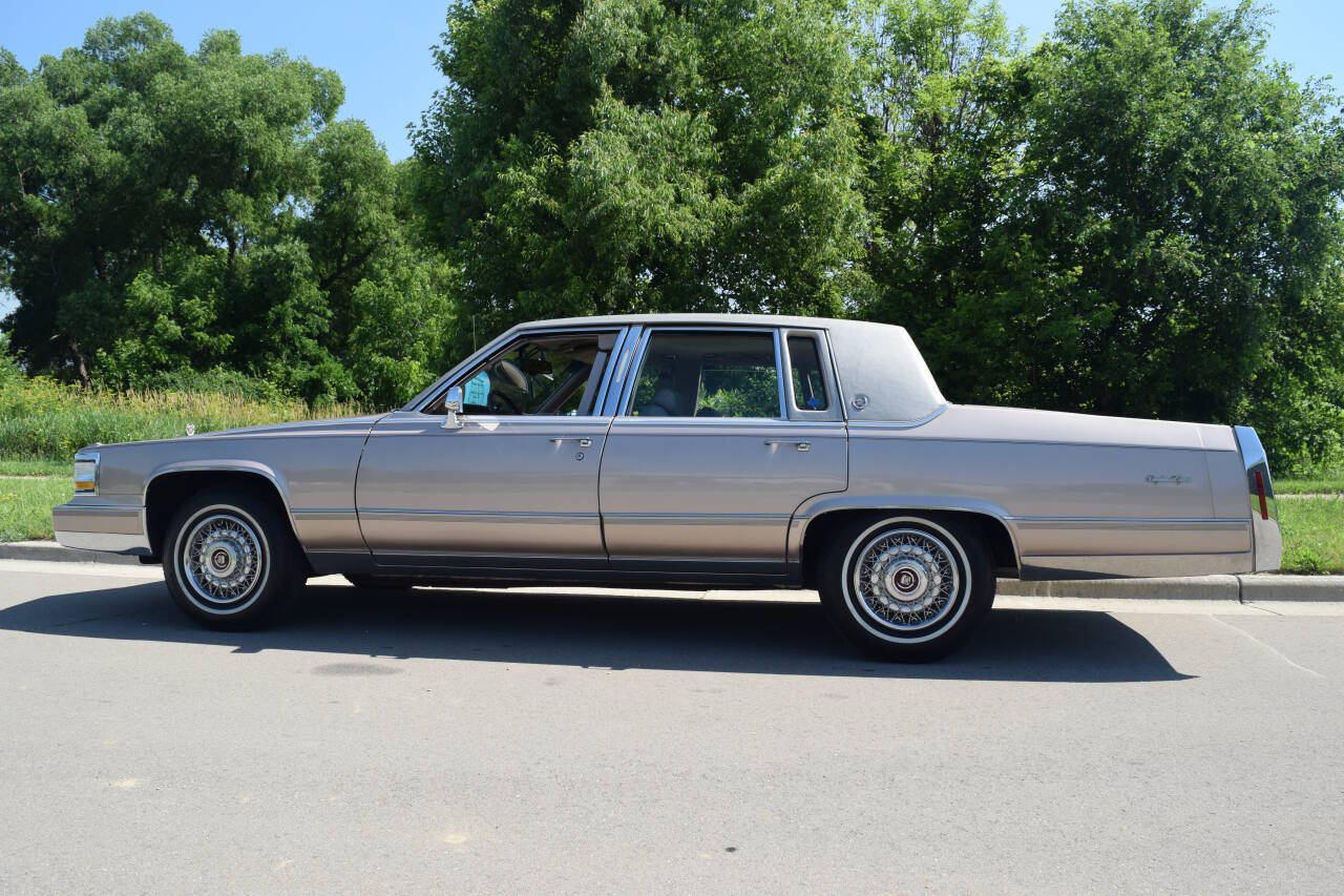 1991 Cadillac Brougham 32