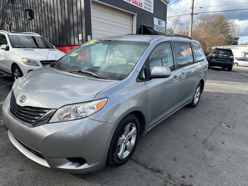 2014 Toyota Sienna LE 8-Passenger