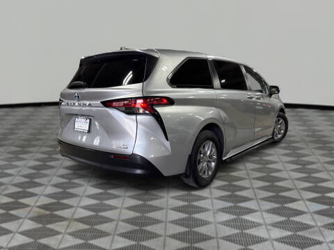 2021 Toyota Sienna LE 8-Passenger