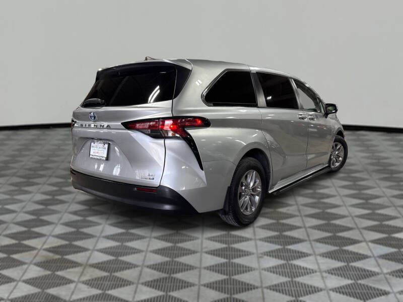 2021 Toyota Sienna LE 8-Passenger