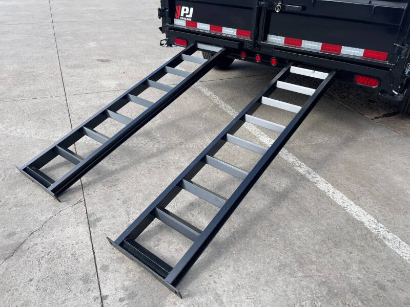 2025 PJ Trailers D7