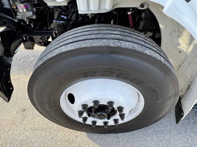 2018 Freightliner M2 106