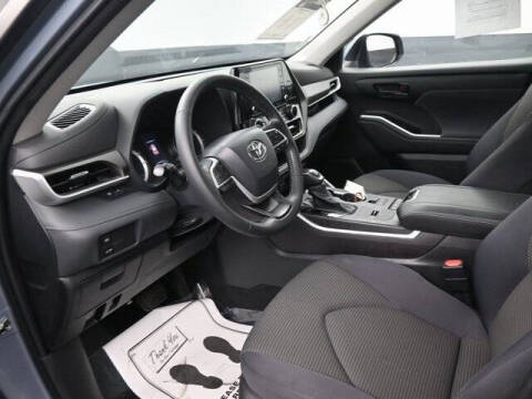 2022 Toyota Highlander LE